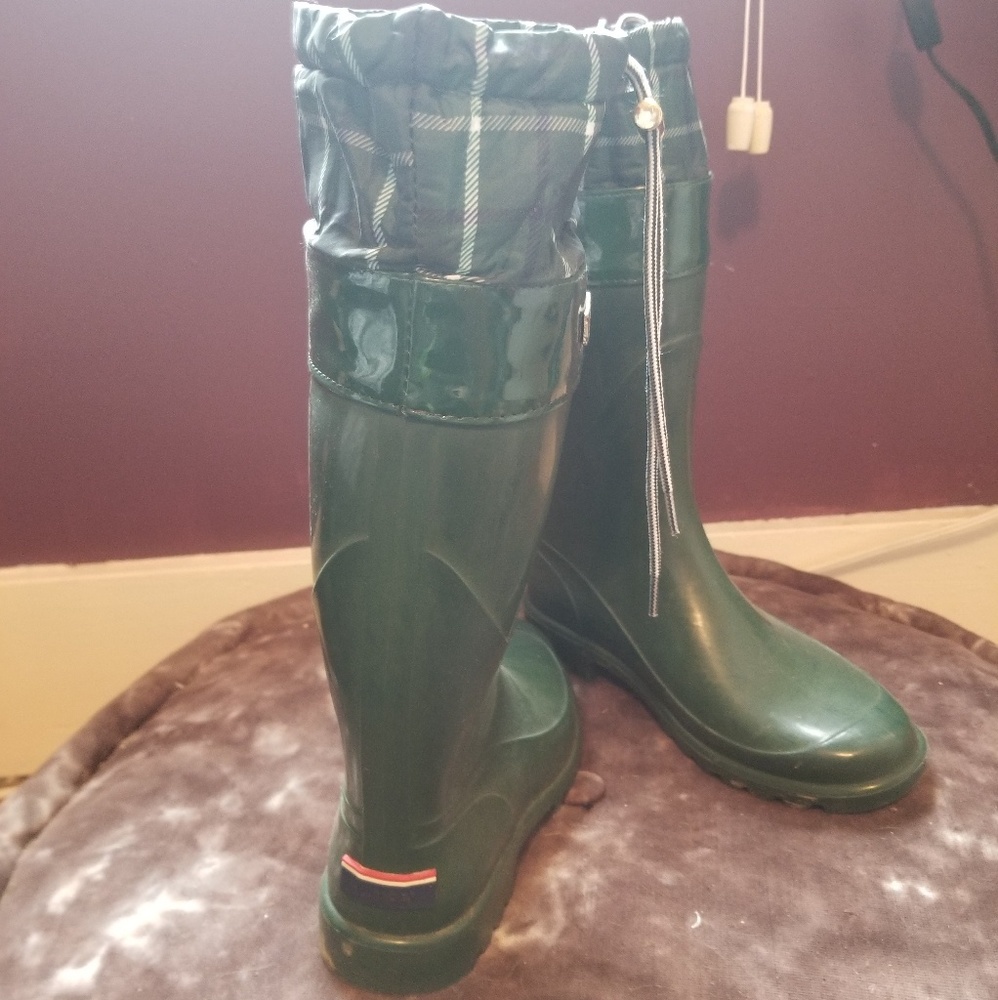 Tommy Hilfiger hunter green rain boots